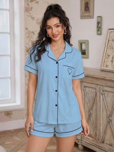 Set Pigiama Casual da Donna con Ricamo a Cuore e Tasche, Top a Maniche Corte con Bottoni e Pantaloncini, Regalo per Feste - Product Image 2
