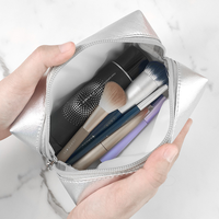 Nouveau étanche dames vanité pochette personnalisé brillant maquillage brosse pochette blanc en cuir Pu paillettes argent beauté sac cosmétique