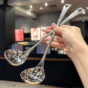 ทัพพีตักซุปสแตนเลส ด้ามจับลายเกล็ดปลา ที่กรองยาว สำหรับใช้ในครัวเรือน ทำอาหาร หม้อไฟ - Product Image 4