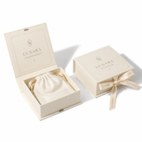 Boîte rigide carrée personnalisée avec revêtement UV, gaufrage, logo magnétique haut de gamme imprimé, emballage blanc, boîte cadeau pour bijoux