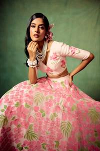 Lehenga choli ผ้าแคนนอนหนาพิมพ์ลายดอกไม้สวยงามแบบพรีเมี่ยมพร้อมผ้าจอร์เจียปักลายดิจิทัล - Product Image 2