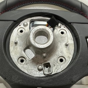 OEM volante in pelle escluso airbag per BMW serie 3/5 <span class=keywords><strong>G20</strong></span> <span class=keywords><strong>G30</strong></span> riscaldamento rosso cucitura spessa cerchio sportivo