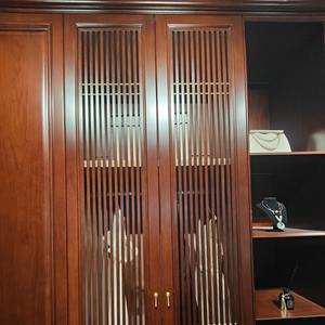 ตู้เสื้อผ้าไม้จริง MDF รักษ์โลก สไตล์จีนตะวันตก ประตูไม้แกะสลักโบราณ ความจุขนาดใหญ่ เฟอร์นิเจอร์ห้องนอน - Product Image 6