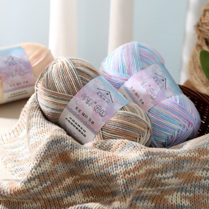 Fil <span class=keywords><strong>à</strong></span> <span class=keywords><strong>tricoter</strong></span> épais teint en espace pour la vente en gros, fil <span class=keywords><strong>à</strong></span> crocheter moelleux et coloré, fil fantaisie en coton lait dégradé et gonflant pour le bricolage - Product Image 1