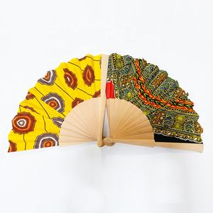 Abanico de mano de moda impreso tela de satén personalizado ventilador de madera de bambú - Product Image 3