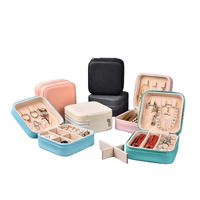 Boîte de rangement à bijoux portable avec logo personnalisé, en cuir PU, carrée, pour voyager, organiseur de bijoux pour boucles d'oreilles, bagues, colliers, bracelets