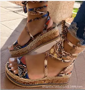 Dropshipping 여성 샌들 중반 뒤꿈치 여름 붕대 여성 신발 오픈 발가락 Boho 컬러 뱀 패턴 플러스 사이즈 35-43