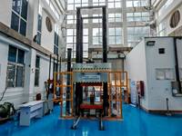 XLYW-20000F XinGuang Máquina de Ensayo Electrohidráulica Servo de Columna Larga de Alto Rendimiento con Bomba Doble y Control Dual, 1 Año de Garantía