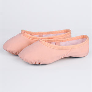 Zapatos de baile de <span class=keywords><strong>ballet</strong></span> femenino para niños con diseño de garra de gato Ejercicio de suela blanda para niñas oro plata Yoga garra de gato - Product Image 4