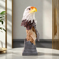 Sculpture en résine d'aigle chauve avec des plumes réalistes, tête blanche et bec orange, statue d'oiseau majestueux pour la décoration de la maison et du bureau