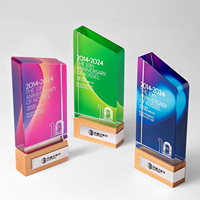 Trophée en cristal sculpté en bois massif JN avec impression couleur pour prix de design créatif