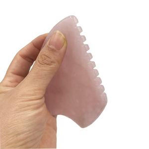 Rodillo facial de cuarzo rosa natural al por mayor y conjunto de herramientas de masaje Gua Sha para aplicación facial con caja - Product Image 1