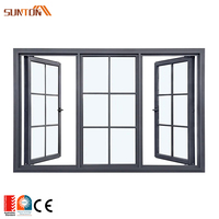 Fenêtres en aluminium modernes, style français extérieur, grille décorative blanche, cadre en aluminium, verre trempé, design de fenêtre coulissante pour balcon