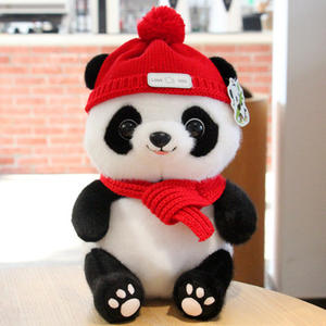 CE/ASTM peluche grossisti simpatici e teneri Panda in stile popolare imbottito con cappello rosso sciarpa peluche per regali di Capodanno - Product Image 2