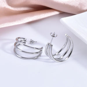 Orecchino a <span class=keywords><strong>cerchio</strong></span> <span class=keywords><strong>orecchini</strong></span> a <span class=keywords><strong>cerchio</strong></span> con borchie rotonde in <span class=keywords><strong>acciaio</strong></span> inossidabile placcato oro 18 carati a tre linee <span class=keywords><strong>orecchini</strong></span> a <span class=keywords><strong>cerchio</strong></span> triplo - Product Image 3