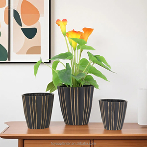 Foyooplanter Macetas de plástico PP chapadas en oro de rayas verticales de varios tamaños, con diseño superpuesto y orificios de drenaje - Product Image 5