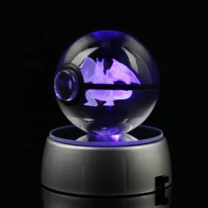 Bola de cristal transparente de 80mm, bola personalizada con grabado láser, cristal pokeball con Base Led para regalos de recuerdo promocional, venta al por mayor