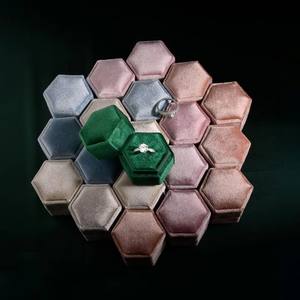 Basso Moq 2 pz esagonale scatola di anello di velluto all'ingrosso Logo personalizzato 3 slot scatola di anelli portagioie per donne - Product Image 3