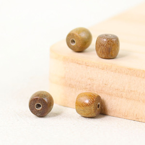 Cuentas de madera de sándalo en forma de barril de 6x7mm con grano de madera redondo para la fabricación de joyas - Product Image 2