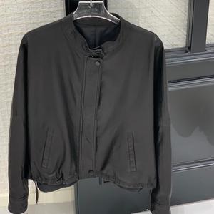 Giacca Nera da Donna in Vera Pelle di Alta Qualità, Finitura Opaca Classica - Product Image 2