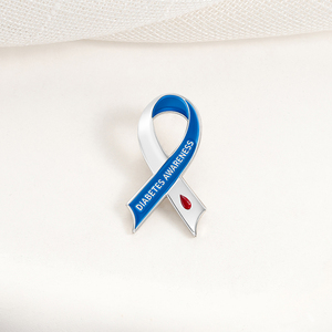Pin Enamel Pita Kesadaran Diabetes Garis Biru Putih dengan Desain Pita Darah Merah Bros Lencana Kerah Perhiasan Hadiah untuk Teman - Product Image 3