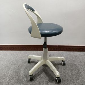 Silla de Oficina con Respaldo Pequeño y Soporte Lumbar, Asiento de Cuero, Altura Ajustable para Uso en Oficina, Modelo Km Cz213 - Product Image 2