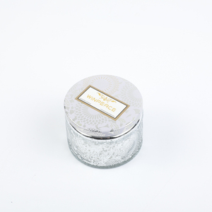 Bougie en verre sculptée et embossée en <span class=keywords><strong>cire</strong></span> de soja artisanale de luxe avec couvercle en métal pour la décoration de la maison - Product Image 5