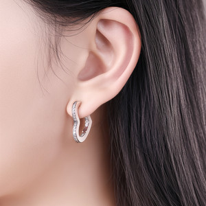 Pendientes de aro de latón completamente adornados con corazones, pendientes originales de alta gama, joyería para mujer - Product Image 5