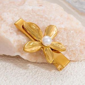 Pendientes de Perlas con Incrustaciones de Flores, Chapados en Oro de 18K, Acero Inoxidable, para Uso Diario, Conjunto de Joyería Fina - Product Image 4