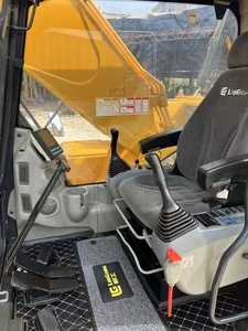Excavadora de cadenas Liugong CLG920D/920E 920 de 20 toneladas, modelo 2018, de segunda mano, equipada con motor PLC, caja de cambios y 100 kW de potencia, bajo consumo de combustible. - Product Image 5