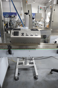 Ligne de production de remplissage automatique intelligente haute précision à tête unique pour flacons en verre, cadre en acier inoxydable, 24 bouteilles/minute - Product Image 6