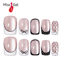 Miss Gel 32 pièces Icy Nude magnétique oeil de chat conception longueur moyenne presse sur les ongles noir blanc français arc à pois bricolage Nail Art