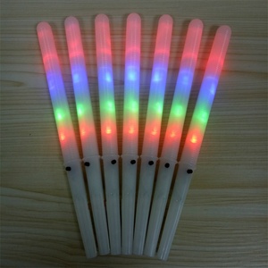 Bâtonnets de barbe à papa LED colorés et lumineux, cônes de barbe à papa lumineux, fournitures pour fêtes de Noël - Product Image 5
