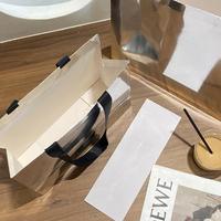 Vente en gros d'usine personnalisée Sacs en papier en carton argenté de luxe promotionnels Sacs à provisions de vêtements réutilisables avec votre propre logo