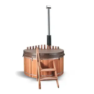 내부 또는 외부 목재 소각 난로가있는 맞춤형 레드 삼나무 나무 전통 온수 욕조