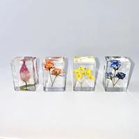 Presse-papiers rectangulaire personnalisé en résine époxy transparente, avec spécimen de fleurs botaniques artistiques incrusté à l'intérieur, pour usage extérieur, idéal comme cadeau