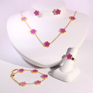 Ensemble 5 Pièces Bijoux Femme Trèfle à Cinq Feuilles Porte-Bonheur Plaqué Or avec Breloque Émail – Bracelet, Collier, Bague et Boucles d'Oreilles - Product Image 2