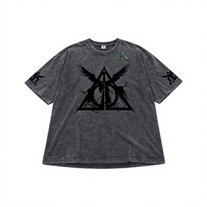 เสื้อยืดผู้ชาย เสื้อยืดแขนสั้นสีเทาเข้มพิมพ์ลายสามเหลี่ยมสีดำทรงปกติลำลองคอกลมผ้าฝ้ายเจอร์ซีย์ - Product Image 2