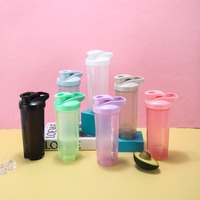 Bouteille de shaker à protéines portable avec logo personnalisé, 700 ml, bouteille d'eau de sport pour la salle de sport avec boule de mélange en acier inoxydable