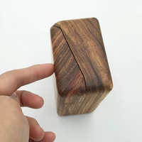 Kotak penyimpanan jam tangan kayu kenari mewah buatan tangan kustom pabrik dengan pilihan ukiran unik