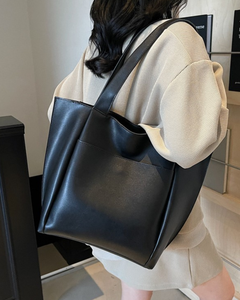 Sac fourre-tout en PU crème, grande capacité, sac à main à bandoulière, fermeture à glissière, sac de voyage portable pour femmes, logo personnalisé - Product Image 4