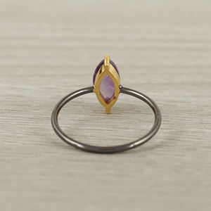 แหวนเงินแท้ 925 ประดับพลอยอเมทิสต์ทรงมาร์คีส์ |   แหวนแต่งงานแบบมินิมอลประดับพลอยแบบฝังขอบ |   เครื่องประดับผู้หญิงที่สวยงามและละเอียดอ่อน - Product Image 2