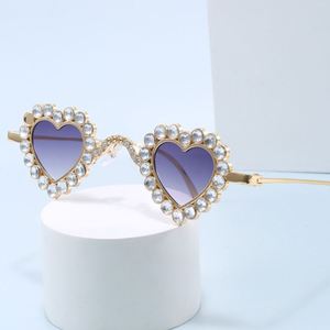 Lunettes de soleil punk de luxe 2025 avec strass, petite monture, protection UV400, en forme de cœur, pour hommes et femmes - Product Image 1