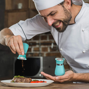 Set di Barattoli in Vetro Classici per Spezie con Coperchio Dosatore, Multifunzione e Adatti al Vapore, Capacità 120ml, per Uso in Cucina - Product Image 3