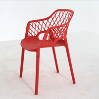 Chaise de salle à manger en plastique rouge avec dossier, vente en gros à prix abordable pour les clients