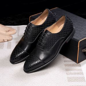 Chaussures Oxford Classiques Faites à la Main en Cuir Véritable pour Homme – Vente Chaude – Grossiste – Chaussures Habillées Formelles pour Homme en Cuir de Vachette à Imprimé Carreaux pour Mariage - Product Image 3