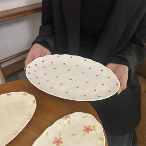 Plato <span class=keywords><strong>de</strong></span> cerámica con diseño <span class=keywords><strong>de</strong></span> corazón floral, estilo Ins irregular amasado a mano para <span class=keywords><strong>ensalada</strong></span> <span class=keywords><strong>de</strong></span> fiesta o postre, plato ovalado elegante - Product Image 2