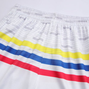 Uniforme de basket-ball imprimé avec logo personnalisé de haute qualité Conception unique Vêtements de sport respirants Ensembles de grande taille avec vente en gros Style - Product Image 4