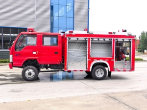 Camion de pompiers tout-terrain ISUZU 4x4 avec réservoir d'eau de 2000 L, véhicule de sauvetage pour la lutte contre les incendies forestiers - Product Image 4