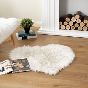 Super doux mignon <span class=keywords><strong>forme</strong></span> <span class=keywords><strong>en</strong></span> coeur joli <span class=keywords><strong>tapis</strong></span> intérieur fausse fourrure <span class=keywords><strong>de</strong></span> <span class=keywords><strong>lapin</strong></span> blanc moelleux <span class=keywords><strong>tapis</strong></span> pour chambre <span class=keywords><strong>tapis</strong></span> <span class=keywords><strong>de</strong></span> chevet - Product Image 4